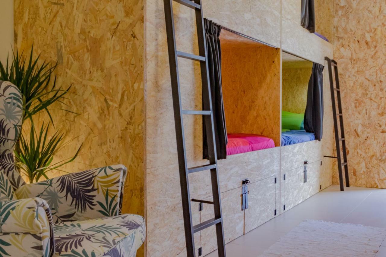 Algarve Surf Hostel - Лагуш Экстерьер фото